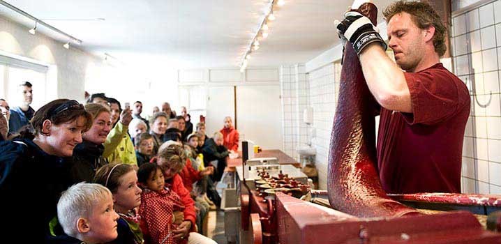 Gammeldags bolsjefremstilling er en stor oplevelse for både børn og voksne